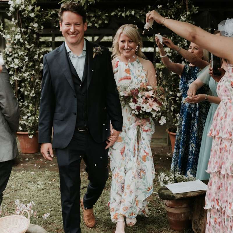 Review – Wedding couple with confetti at Bore Place in Kent